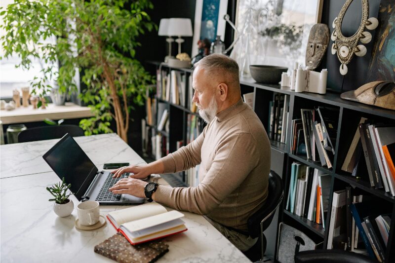 Envoyer les bulletins de paie par mail : est-ce vraiment une bonne idée ?